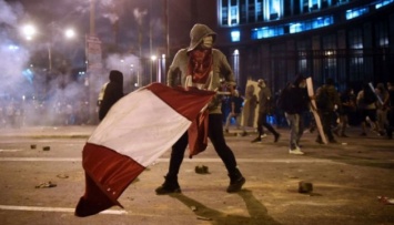 Временный президент Перу объявил об отставке из-за массовых протестов