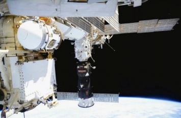 Российские космонавты откроют на МКС люк, который был запечатан 11 лет назад