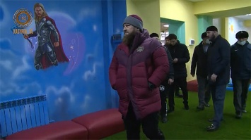 Кадыров приказал убрать из детского центра в Чечне изображения персонажей Marvel и разместить вместо них фото «настоящих героев»