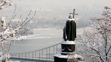 Первый снег накрыл украинскую столицу