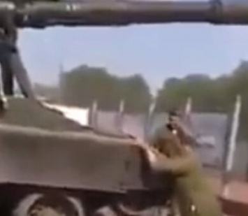 В сети высмеяли инцидент с самоходной артиллерийской установкой РФ