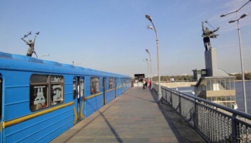 На платформах станций столичного метро установят 19 дефибрилляторов