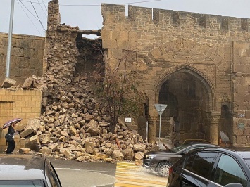 В Дагестане дожди разрушили часть крепости VI века