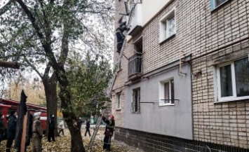 В Вольногорске женщина упала в собственной квартире и не могла встать: на помощь пришли спасатели