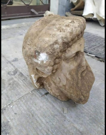 В Афинах нашли голову античной скульптуры Гермеса