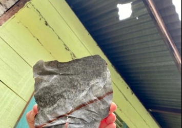 В Индонезии гробовщик стал миллионером, продав упавший на его крышу метеорит