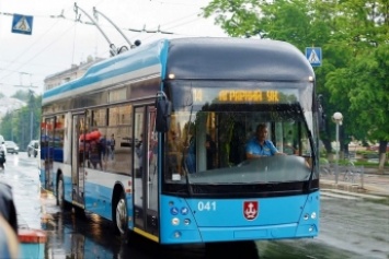 В Киеве пьяный "пассажир" троллейбуса отличился дерзкой выходкой: видео