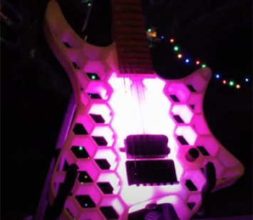 На 3D-принтере напечатали гитару