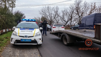 В Днепре мужчина умер за рулем во время движения: Hyundai въехал в отбойник