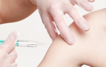 Привитые в детстве вакциной MMR легче переносят COVID? ученые