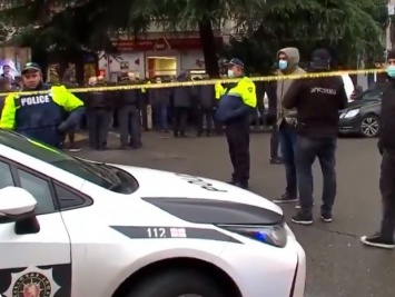 В Тбилиси вооруженный мужчина захватил заложников - МВД Грузии