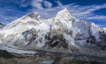 Вершина Эвереста оказалась загрязненной микропластиком