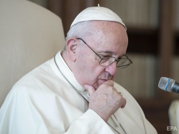 Папа римский лайкнул фото полуобнаженной модели. В Instagram начали расследование