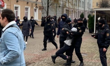Количество задержанных во время протестов в Беларуси приближается к отметке в 30 тыс человек