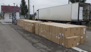 На границе с Беларусью в грузовике с селедкой нашли сигарет на 10 миллионов