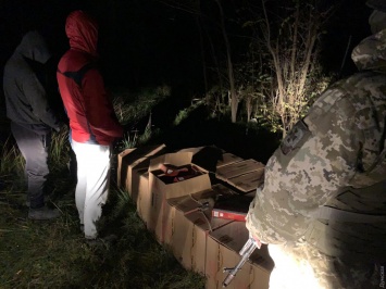 В Одесской области контрабандисты пытались сбежать от пограничников с грузом иностранных сигарет