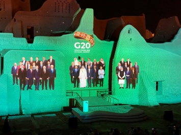 Лидеры стран G20 договорились сотрудничать в борьбе с пандемией
