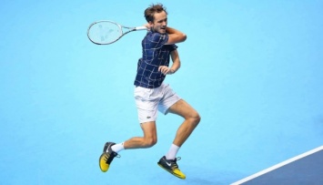 Медведев обыграл Тима в финале Итогового турнира АТР