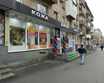 В Запорожье видео о магазине, у которого выставили шарики "неправильных" цветов, вызвало резонанс в Сети