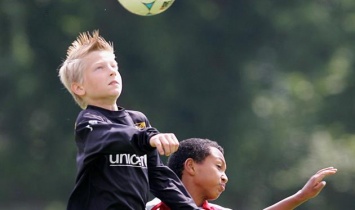 Действующие футболисты поддерживают идею запрета игры головой на тренировках - Sky Sports