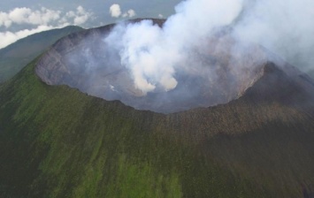 Украинские миротворцы осуществили посадку на кратер вулкана в Конго