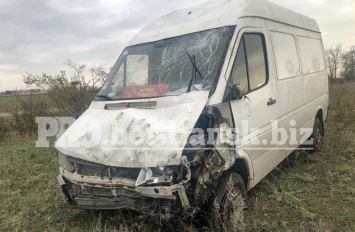 В Запорожской области угнали и разбили автомобиль "Новой почты"
