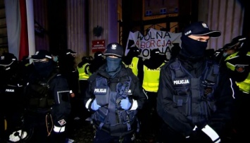 В Варшаве продолжаются антиправительственные протесты