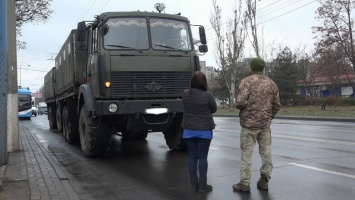 В Мариуполе штанга троллейбуса упала на грузовик военных, - ФОТО