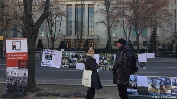В Берлине прошел пикет перед посольством РФ в защиту историка Юрия Дмитриева