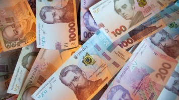 Украинским предпринимателям спишут долги по налогам и выплатят по 8 тысяч