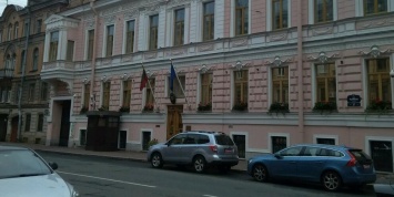 В Петербурге камеры засняли, как литовский дипломат сбил женщину на "зебре"