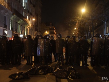 Столкновения и слезоточивый газ. В Париже полицейские разогнали лагерь беженцев