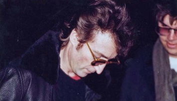 На аукционе продадут пластинку, которую Леннон подписал своему убийце