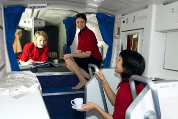 Появились фото секретных комнат в самолете для отдыха пилотов и стюардесс