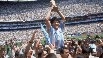 Диего Мародона - гений, скандалист, футбольная икона и тот, кто в Аргентине значимее Месси