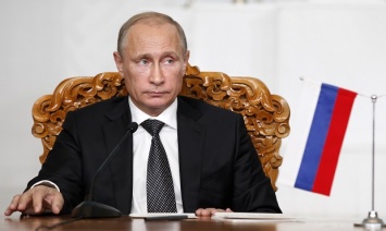 Путин просил у Макрона помощи в производстве Sputnik V. В РФ нет нужных мощностей - СМИ