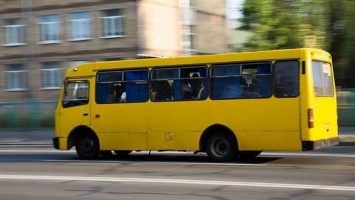 В Киеве водитель маршрутки сломал ногу пассажиру