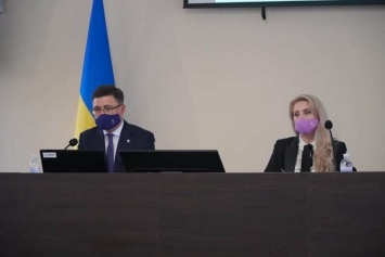 Мэр ошибся. Бойченко назвал Сухову первой женщиной-секретарем Мариупольского горсовета