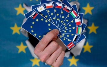 Украинцы удерживают лидерство по видам на жительство в ЕС