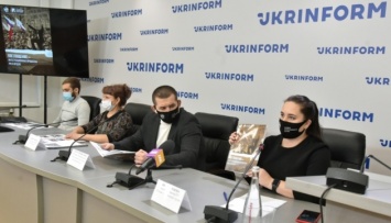 Украинцев в ОРДЛО атакует со всех сторон российская пропаганда - эксперт