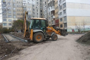 В Симферополе продолжается ремонт дворов: работы выполнены на 85%, - ФОТО