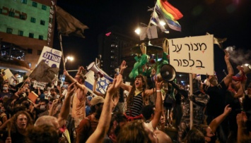 В Израиле протестующие требовали отставки Нетаньяху под его резиденцией