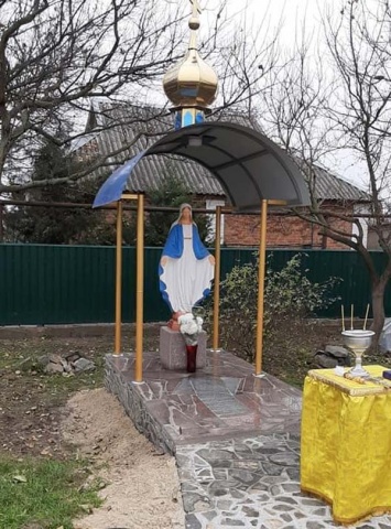 В селе на Днепропетровщине установили фигуру Божьей Матери (ФОТО)