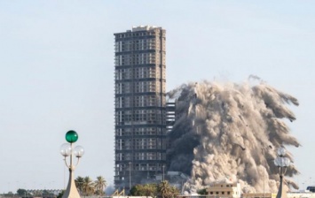 В ОАЭ сразу взорвали четыре небоскреба