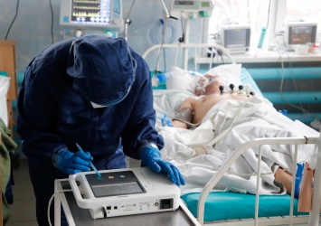 "Медиазона": с апреля в коронавирусных больницах умерло 75 тысяч человек