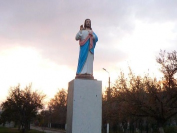 Под Бердянском вместо памятника Ленину установили статую Христа