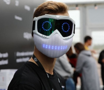 Школьник из Одессы создал умную светодиодную маску