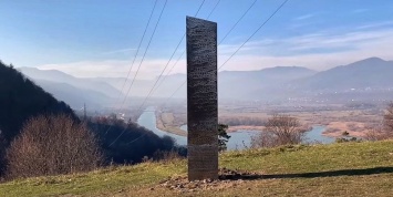 Еще один металлический монолит обнаружили в Румынии