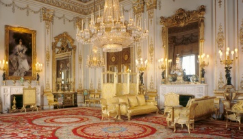 Фотографии и королевские ордена: слуга Елизаветы II украл из дворца вещей на?100 тысяч