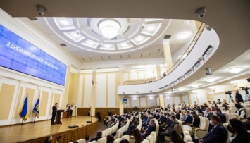 Зеленский пообещал завершение реформы прокуратуры и вручил награды